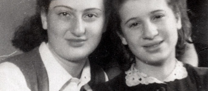 Olga Fürst (in the center) and her daughters, Eva-Chavah (left) and Agi-Aviva. Bratislava, 1944