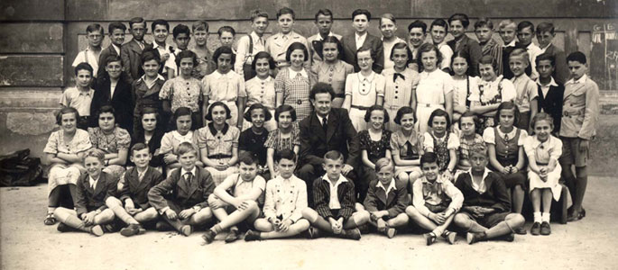 יוני 1938, קבוצת תלמידים בשנת הלימודים הראשונה בגימנסיה בברטיסלווה