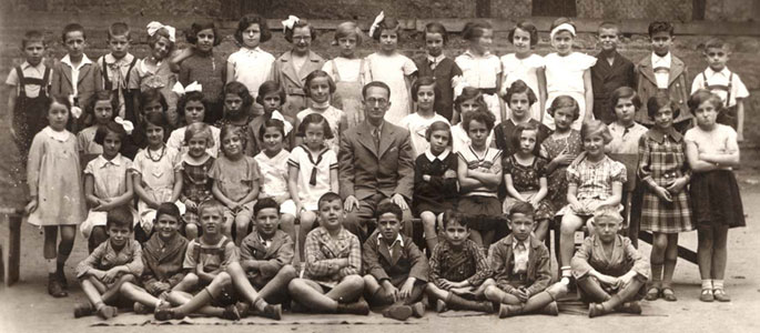 תלמידי כיתה ב' בבית ספר יסודי יהודי בברטיסלווה, 1933-1934