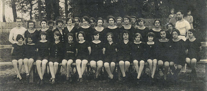 Bratislava, female athletes from the Maccabi Hatzair youth movement, 9 May 1926