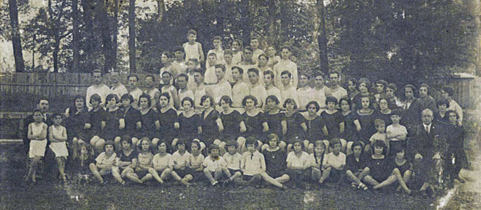 Bratislava, female athletes from the Maccabi Hatzair youth movement, 9 May 1926
