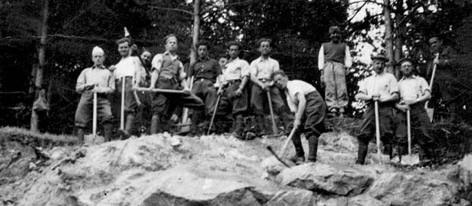 Svãtý Peter, Slovakia, 1940. Forced labor companies of the Sixth Slovak Brigade working in a quarry