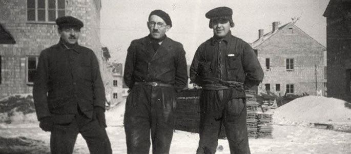 שלושה יהודים מפלוגת עבודה של הגדוד השישי בצבא סלובקיה
