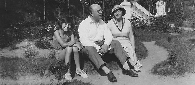 Judita-Juci Fleischmann, Gisi Fleischmann’s daughter, with her uncle Dr. Desider-David Fischer and his wife, Lily Fischer, in prewar Bratislava