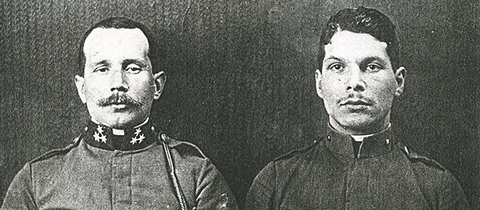 האחים זיגפריד (משמאל) וגוסטב שטיינר במדי צבא אוסטרו-הונגריה במלחמת העולם הראשונה
