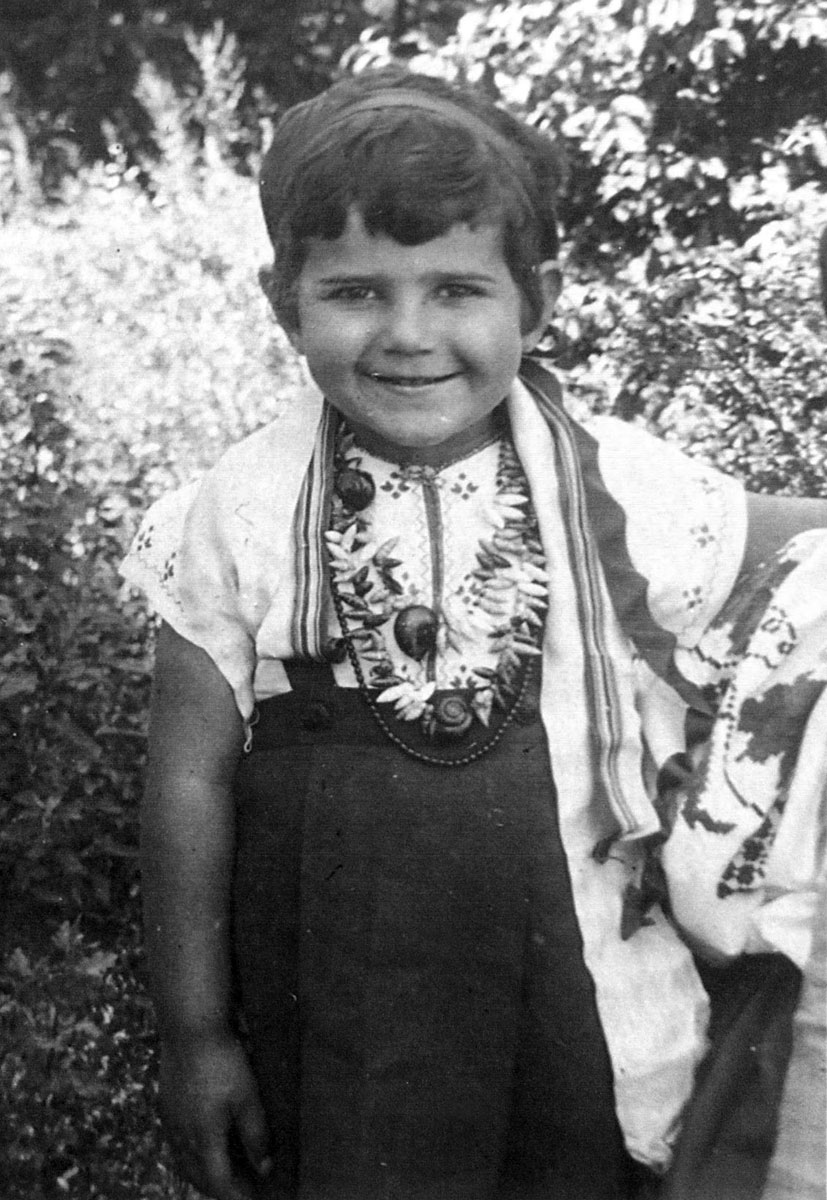 Tatyana Olshanskaya was born in Ukraine in 1937. She was murdered in September 1941 at Babi Yar.