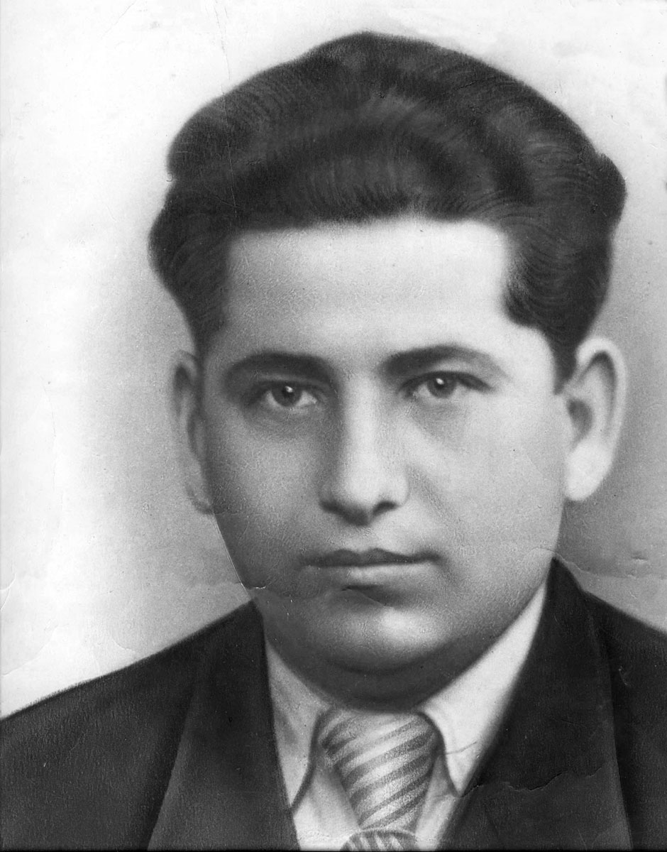 Ruvin Veksler was born in Tarashcha, Ukraine in 1912. He was murdered at Babi Yar.