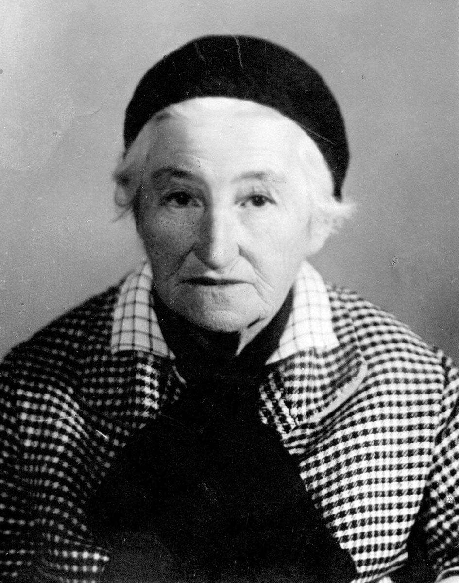 Anna Regirer was born in Russia. She was murdered in September 1941 at Babi Yar.