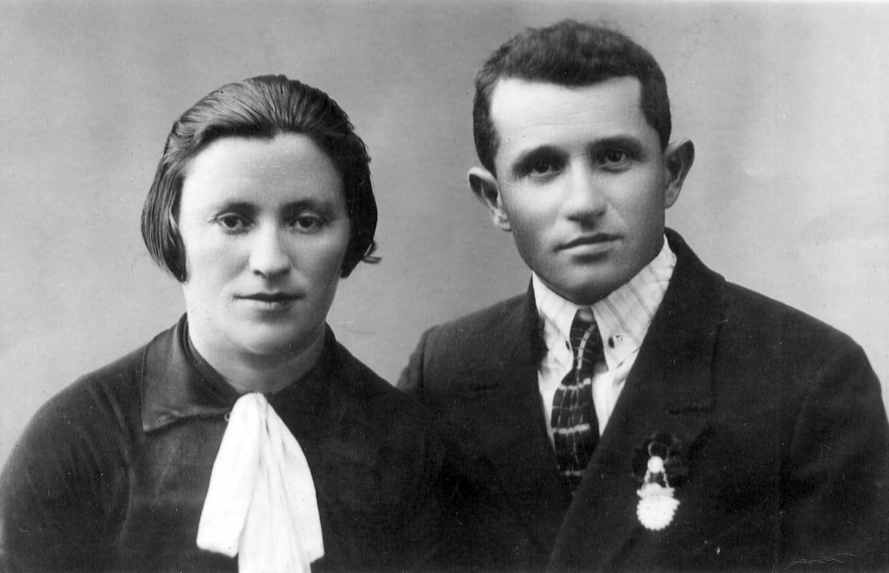 Golda Shostak lived in Kiev, Ukraine. She was murdered in September 1941 at Babi Yar. Her husband Yoyna was killed while serving in the ranks of the Red Army