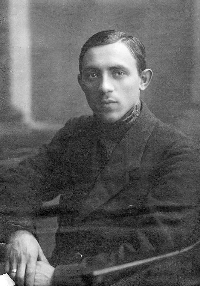 Yefim Chaim Gutman was born in Chernigov, Ukraine, in 1899. He was murdered at Babi Yar.