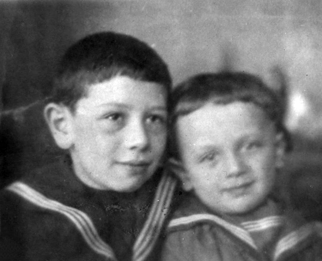 Izrael Nozhnitzov was born in Kiev, Ukraine, in 1931. He was murdered in September 1941 at Babi Yar.