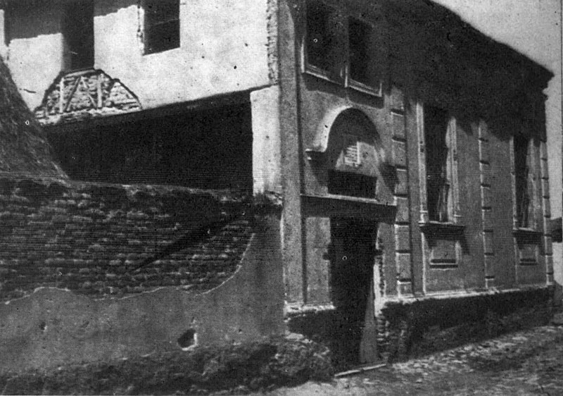 The “Ozer Dalim” Synagogue on Sromska Street. After the deportation of the Jews in March 1943, the synagogue was turned into an apartment building