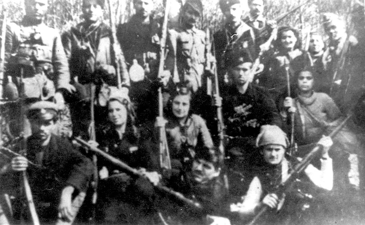 Fighters in the Macedonian ‘Goce Delchev’ Brigade, among them the Jewish fighters Estreja Ovadja, Estreja (Stella) Levi, Jamila Kolonomos and Adela Faradji