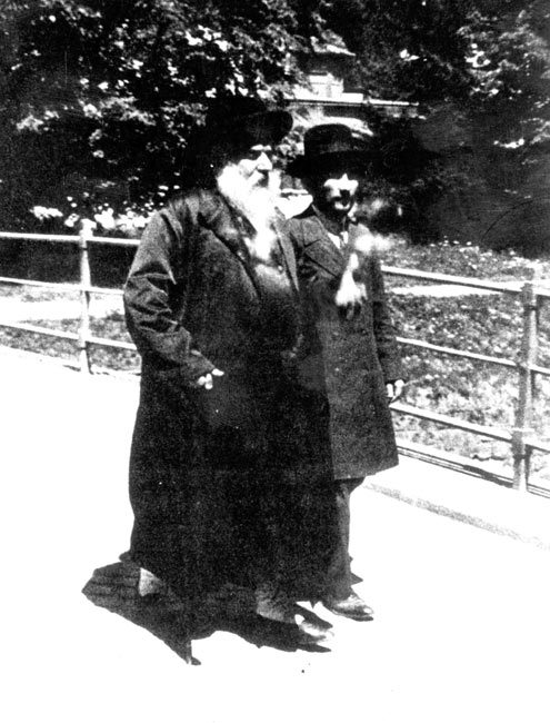 Rabbi Chaim Elazar Shapira of Munkács, chief rabbi and head of the Beit Din and yeshiva, speaking with one of his students. Rabbi Shapira passed away on 2 Sivan 5697 (1937)