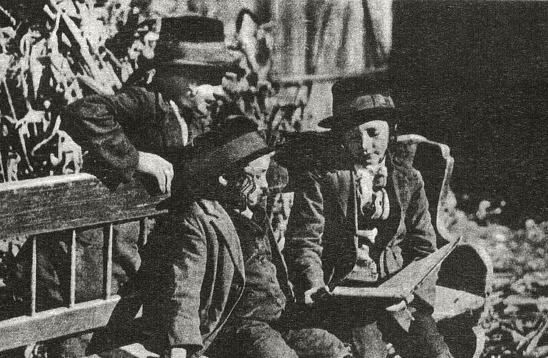 Jewish children in Munkács, 1927