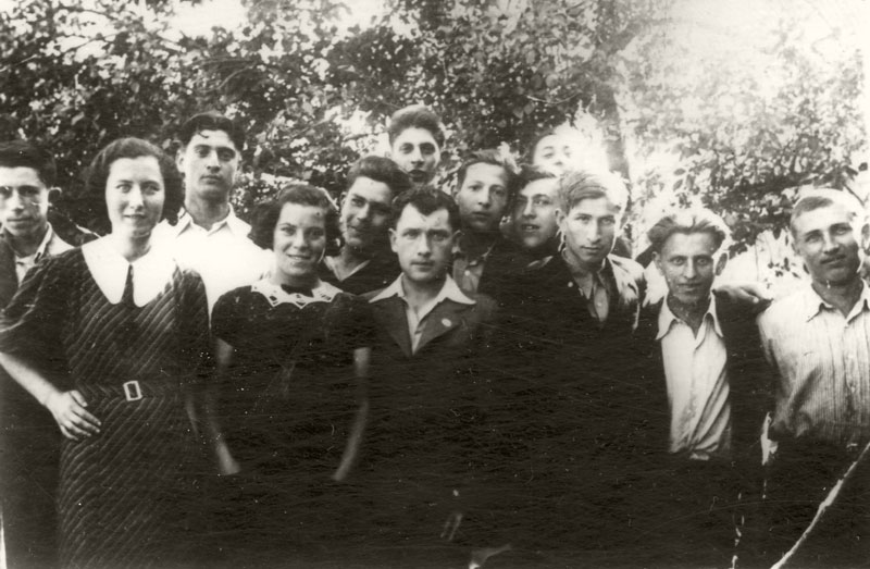 Members of the "Hechalutz Hatzair" youth movement in Munkács