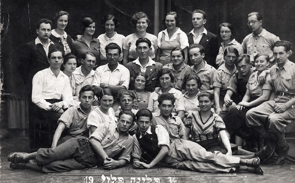 Members of "Hechalutz Hatzair" of the "Palzan" regiment. Members of the pioneering youth movements in Munkács operated in training groups across Czechoslovakia and Hungary.