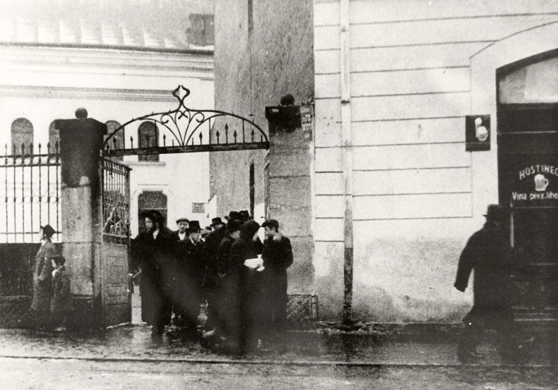 Hasidim at the court of the town rabbi, before the war