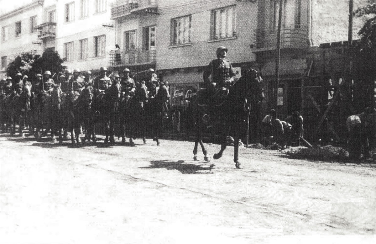 The Hungarian army enters Munkács, November 1939