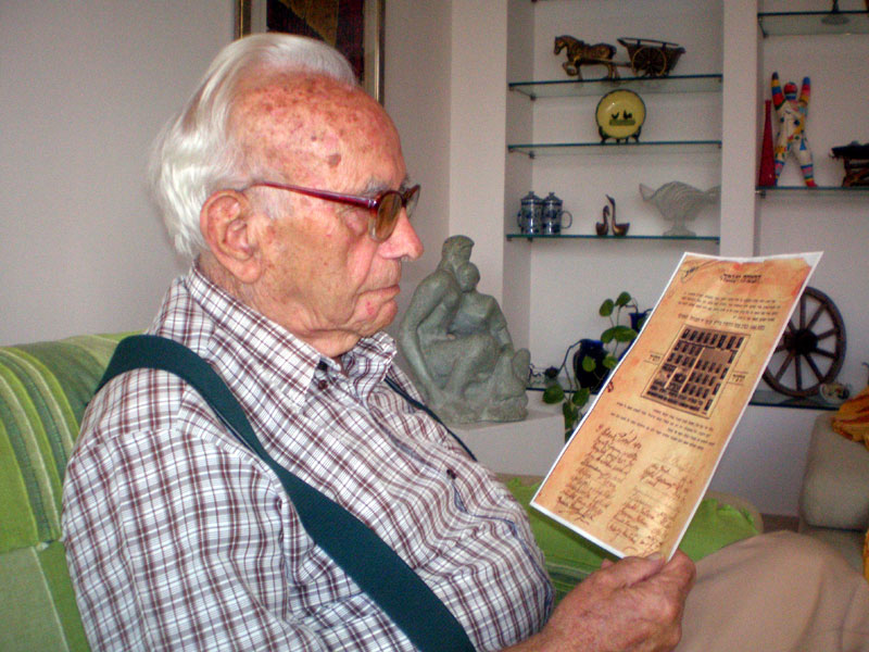 Shlomo Arbel (Karpen), born in 1915, a member of the third graduating class of the Hebrew Gymnasium in Munkács, 1934. Photo taken in Tel Aviv, 2010