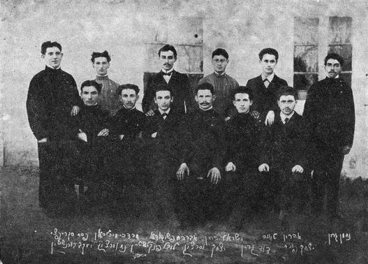 A group of friends in Plonsk. In the bottom row, second from right – David Grün