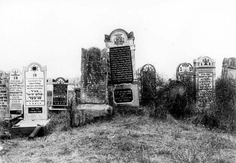 The Jewish cemetery in Plonsk, 1940