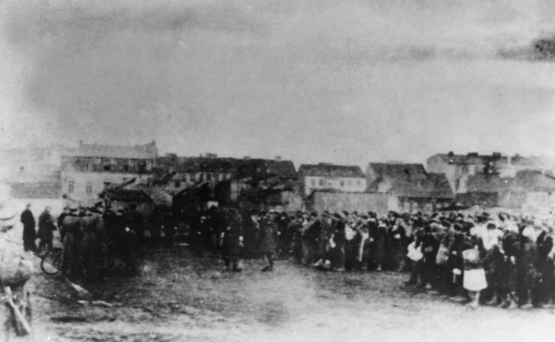 Liquidation of the Plonsk ghetto. Jews gathered in Plonsk in preparation for their deportation to Auschwitz