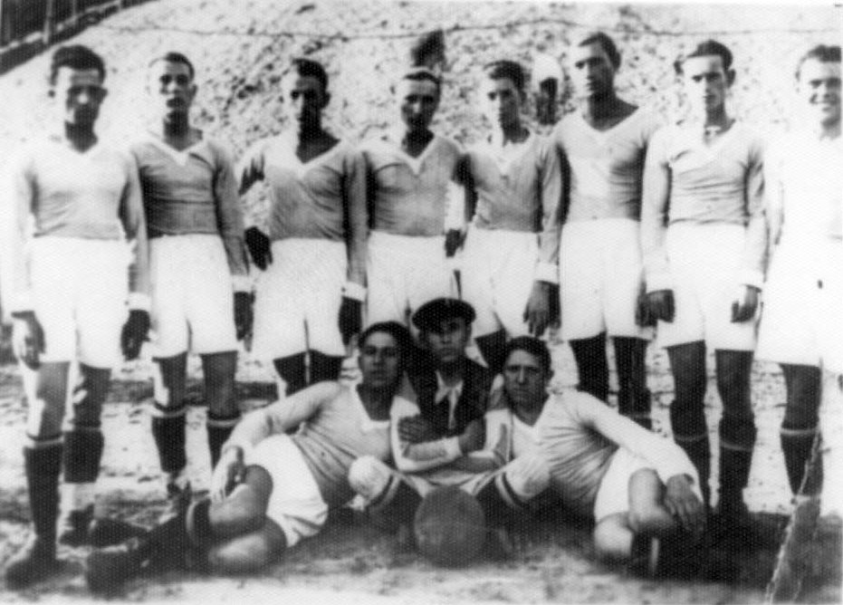 Members of the Trzebinia Jewish soccer team, 1932-1933