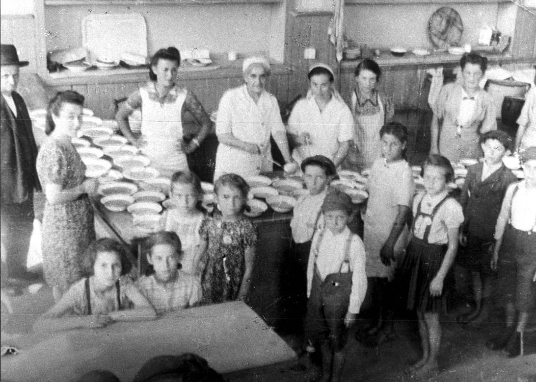 Children’s soup kitchen, Trzebinia, 1940-1941