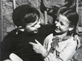 חברי ילדות, לודוויג פפויפר, לימים יהודה עמיחי, ורות פני הנובר, וירצבורג סביבות 1928. שניהם למדו בבית הספר העממי היהודי בווירצבורג