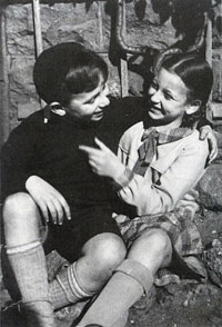 Childhood friends: Ludwig Pfeuffer (Yehuda Amichai), and Ruth Fanny Hanover. Würzburg, c. 1928. 