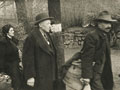 וירצבורג, 25 באפריל 1942. יהודים במקום ריכוזם בפלאצשן-גארטן בווירצבורג לפני גירושם למחוז לובלין