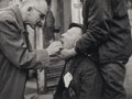 22–25 באפריל 1942, ד"ר סאלי מאייר מבצע ניתוח חירום בפלאצשן-גארטן, מקום הריכוז של היהודים בווירצבורג לפני גירושם
