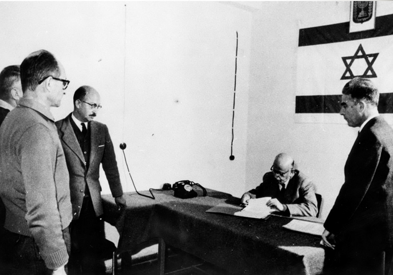 Eichmann before an Israeli judge issuing his arrest warrant, 1960