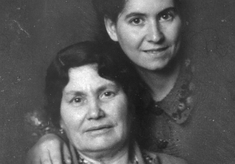 Hudes Birnbaum with her mother, Leah (Kohn) Engländer, Antwerp, 1939