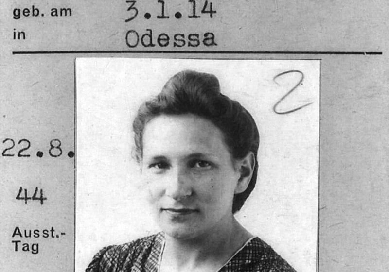 תעודת עובד מפעל AEG על שם ינינה סטברובסקה – שמה הבדוי של פייגה איינהורן – שהונפקה ב-22 באוגוסט 1944 בברלין