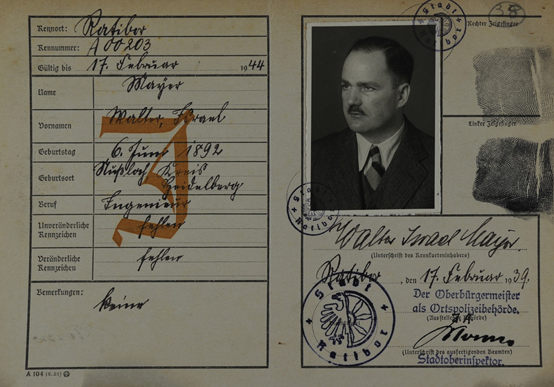 דרכונו של ולטר ישראל מאייר הגר ברטיבור, גרמניה, חתום בסימן J – יהודי, שהונפק ב-1939