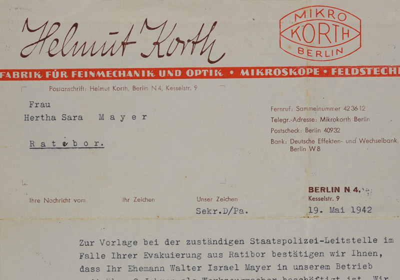 אישור שהנפיק בית החרושת מיקרו-קורט (Mikro-Korth) בברלין ב-19 במאי 1942 על כך שוולטר מאייר מרטיבור (Ratibor) מועסק בבית החרושת בברלין