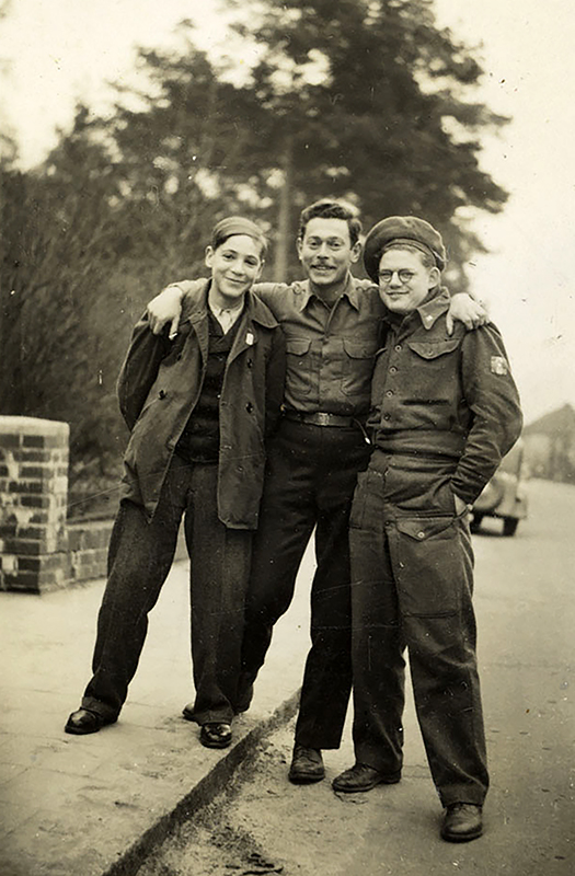 Arje (Alfred) Mayer (rechts) im Kinderheim Blankenese, Hamburg, 1946