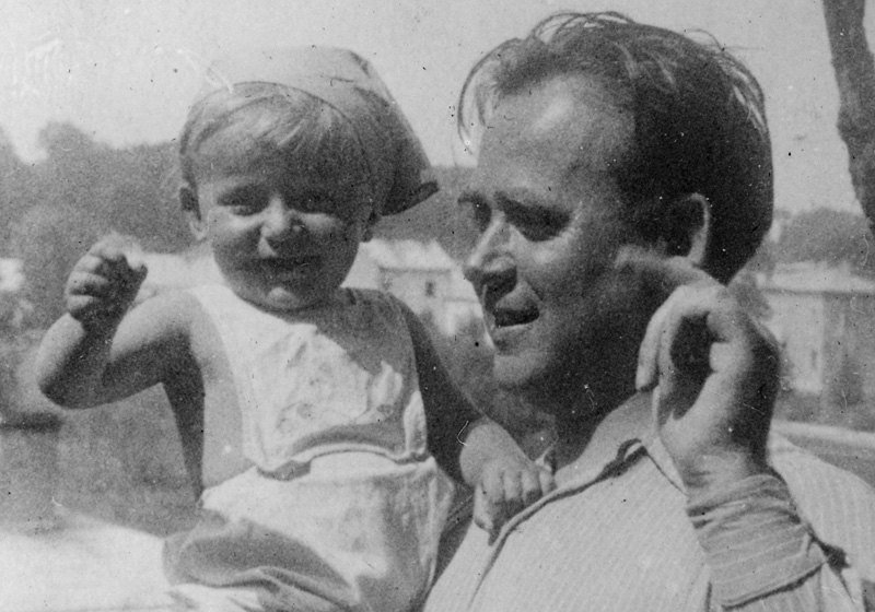 Kalman Harnik and his daughter Iza. Złoczów, Poland (today, Zolochiv, Ukraine), August 1939