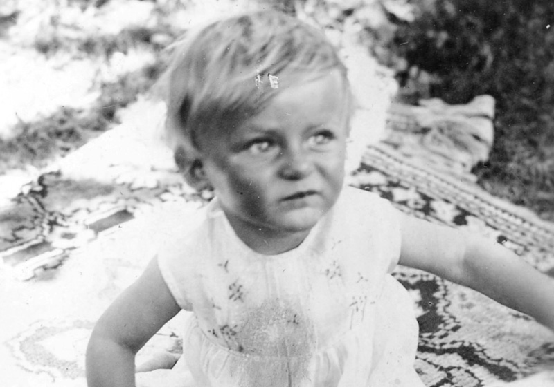 Toddler Iza Harnik.  Poland, 1939