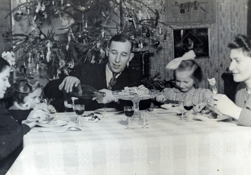 חג המולד בבית משפחת מיקלאשווסקי. ברודי, פולין, דצמבר 1943