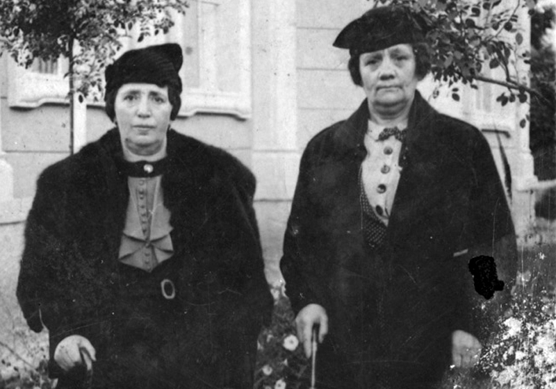The Kahane sisters, Chaya Scharf (right) and Rivka, at the Dornei baths in Romania, c. 1930