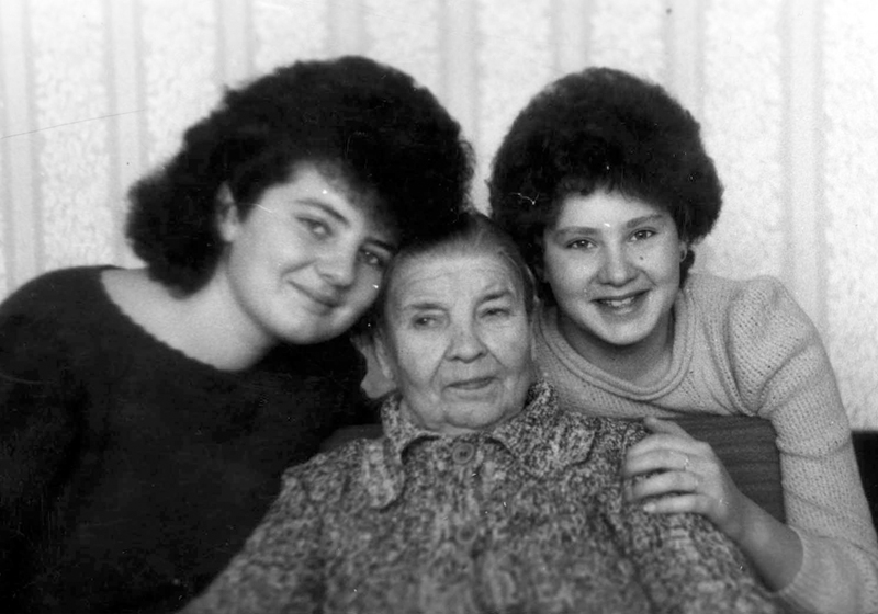 Rivka (from left) and Renata Glaz, together with Righteous Among the Nations Anelė Glaveckienė, who saved their mother Rina.  Lithuania, 1988