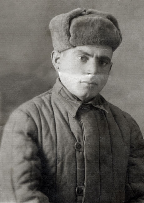 Moshé Domb en uniforme durante su servicio en el Ejército Rojo