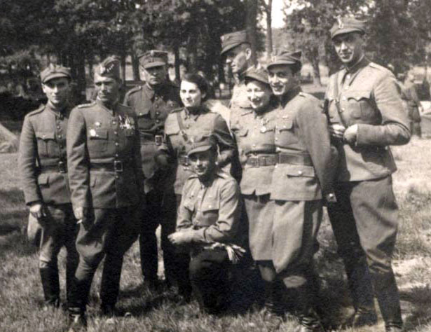 Ernestina-Yadja Krakowiak (center, with no cap) with the soldiers in her unit of the Red Army