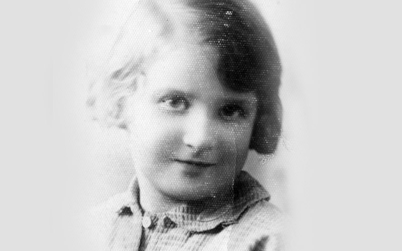 רגה טיטלמן בילדותה, ורשה. Rega was murdered in the Holocaust