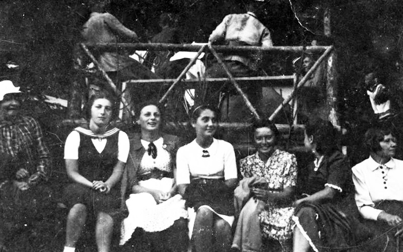 Rachel Tytelman und ihre Freundinnen in den Ferien in den Ostkarpathen, im Sommer 1939