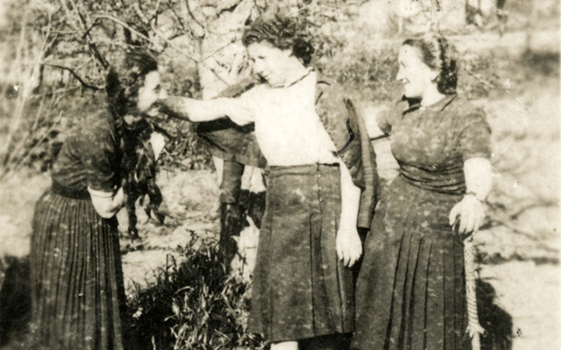 Молодые еврейские девушки в Друе, до войны