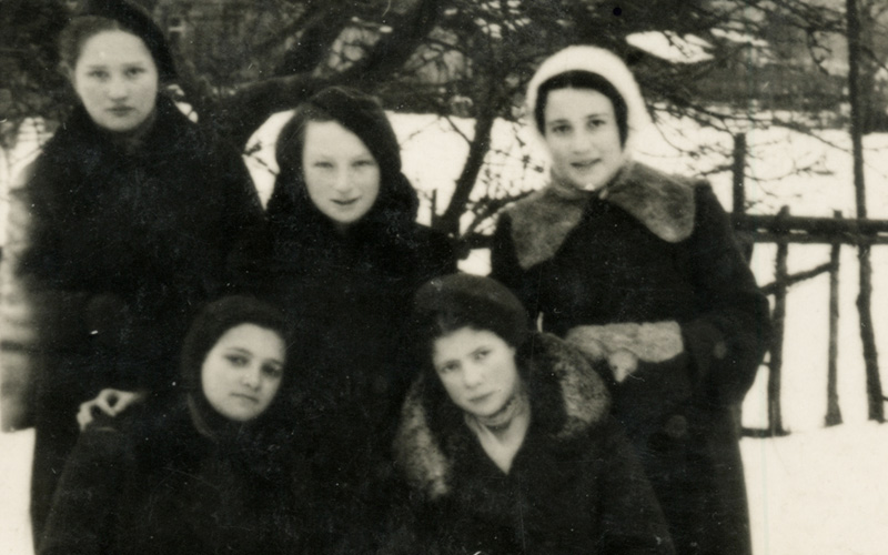 Young Jewish girls in Druja, prewar